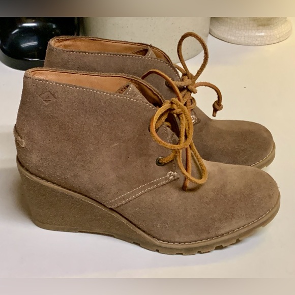 Women’s 7 M Sperry Topsider STELLA Tan Suede Wedge Ankle Boots - Picture 2 of 16